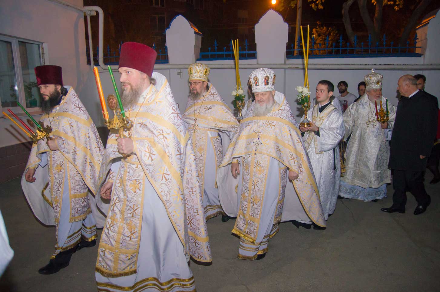 В Пасхальную ночь митрополит Самарский и Сызранский Сергий совершил торжественное богослужение в покровском кафедральном соборе города Самары