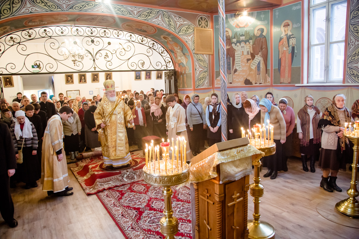 Божественная литургия в семинарском храме во имя преподобных Кирилла и Марии Радонежских.