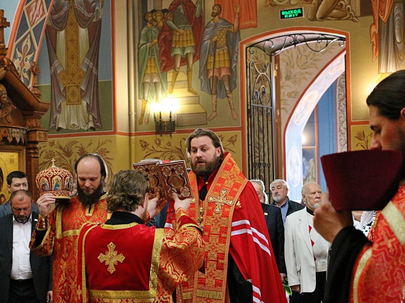 Епископ Жигулевский Фома совершил молебен в день 140-летия Самарского знамени.